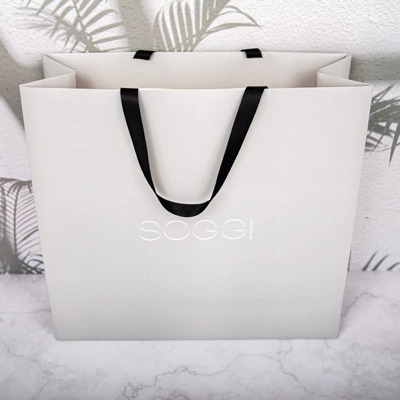 Manufacturer Custom Black Paperboard Gold Foil Embossed Matt Laminated Recyclable Folders Packaging Shopping Bag