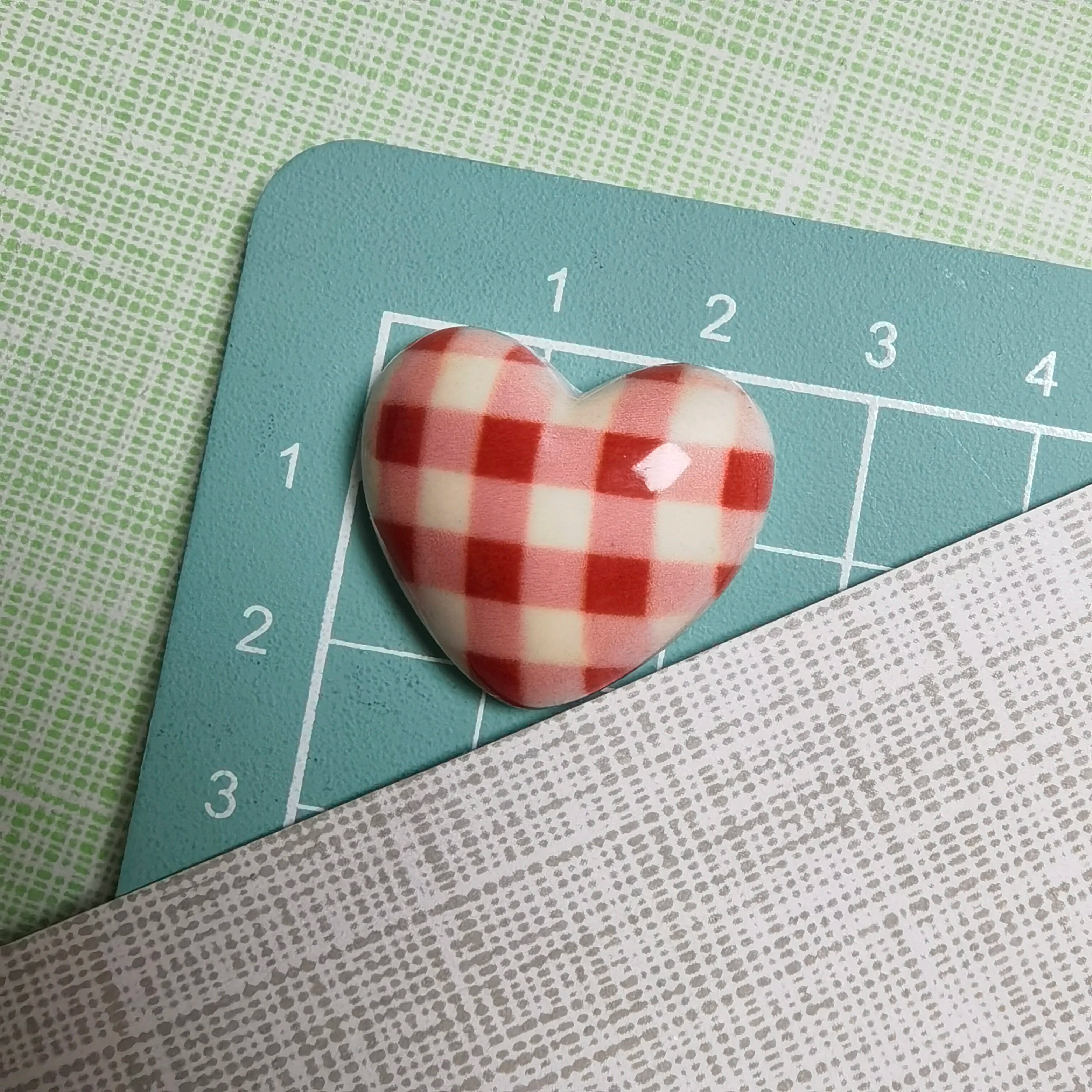 100Pcs Kawaii Love Heart Shape Flat Back Resin Cabochon for Valentine Day Gift DIY Phone Case Hair Nail Art Crafts Accessories