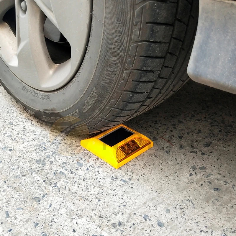 LED White Solar Cat Eye Reflective Studs Waterproof IP68 Motorway and Slip Road Reflectors