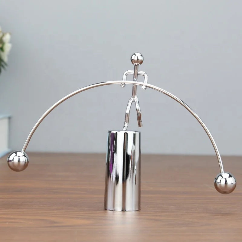 Weightlifter Newton Perpetual Balance Small Iron Man Pendulum Newton Cradle Metal Man Decompressive Science Home Office Decor