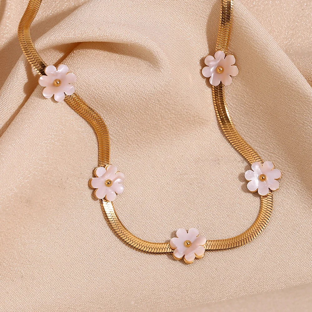 Dreamshow Shell Flower Choker Necklace Gold Plated Blade Chain Necklace Tarnish Free 316l Stainless Steel Jewelry