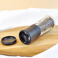 China Supplier's Manual Dry Spice Grinder with Plastic Lid Glass Jar and Screw Cap for Salt & Pepper Packaging