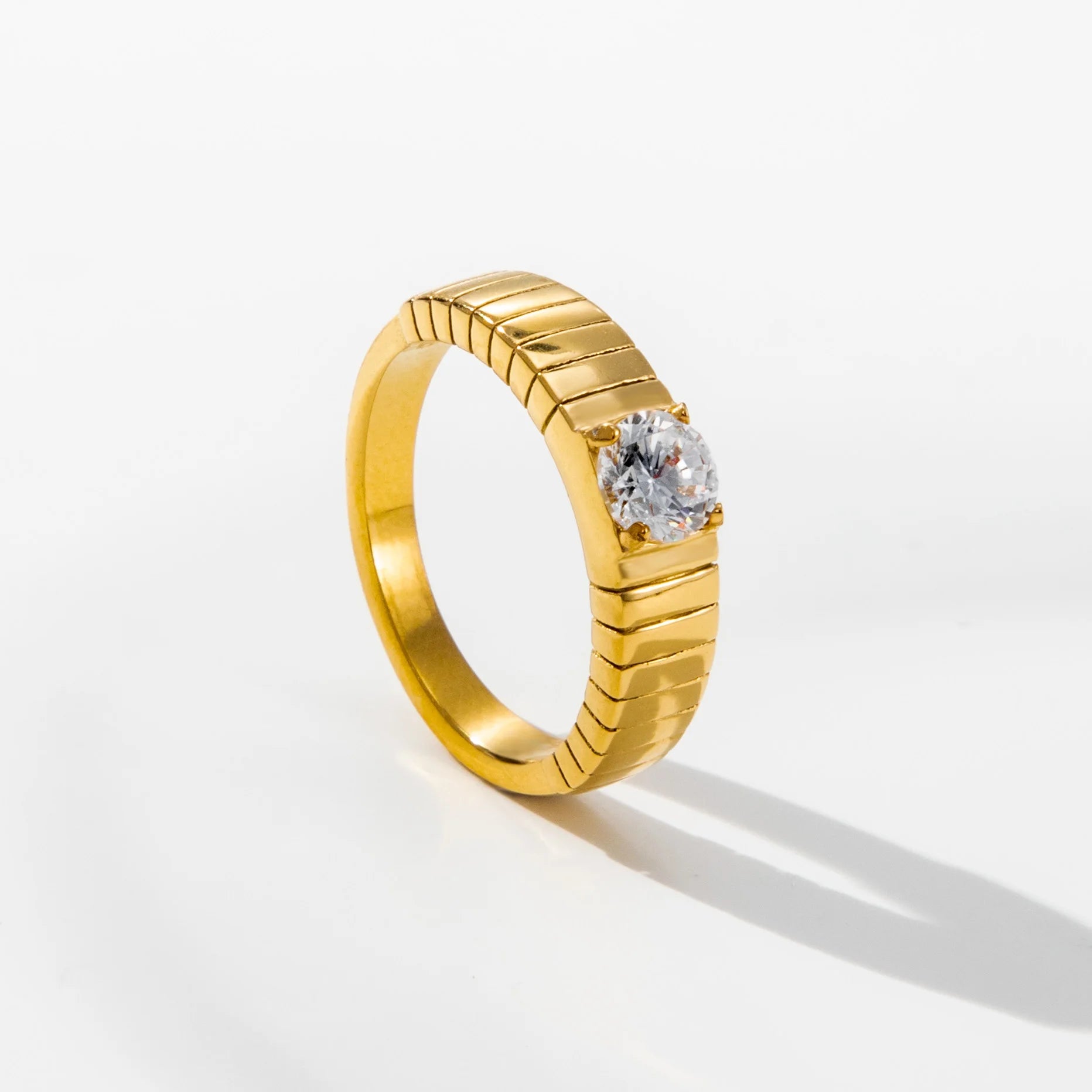 YF3093 New Waterproof Jewelry 18k Gold Plated Striped Couple Finger Rings Stainless Steel Cubic Zirconia Rings for Women