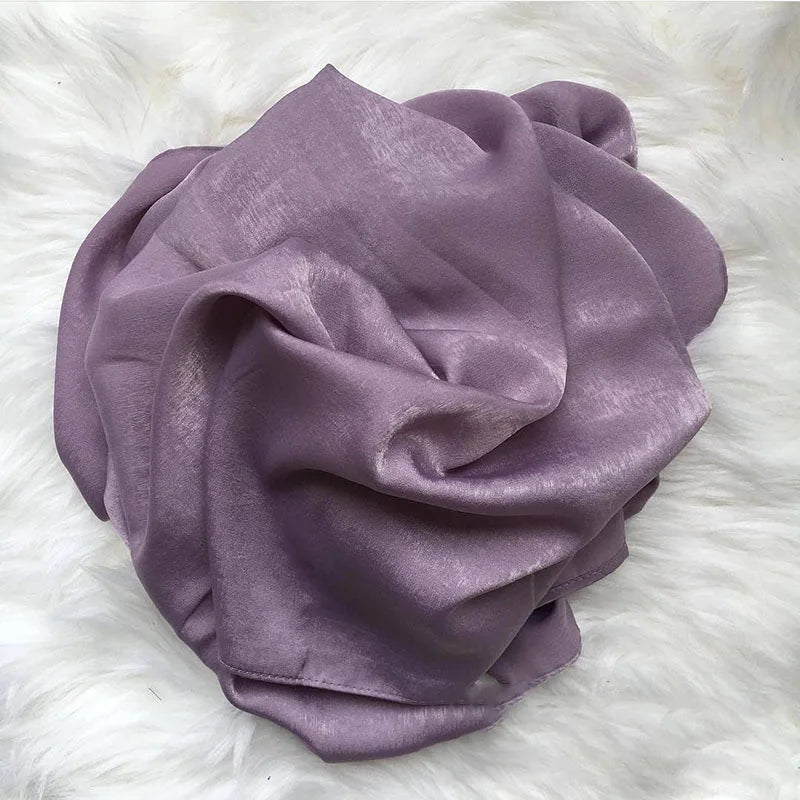 2022 Latest Design Malaysia Hot Selling Muslimah Satin Scarf Shawl Wrap Bawal Muna Muslim Women Velvet Matte Silk Stain Hijab