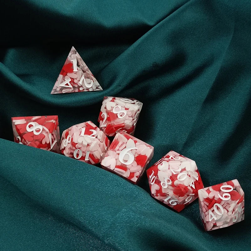 Resin DND Red and White Two-Tone Heart-Shaped Dice RPG Role-Playing Board Game Dice COC Resin Right-Angle Dice