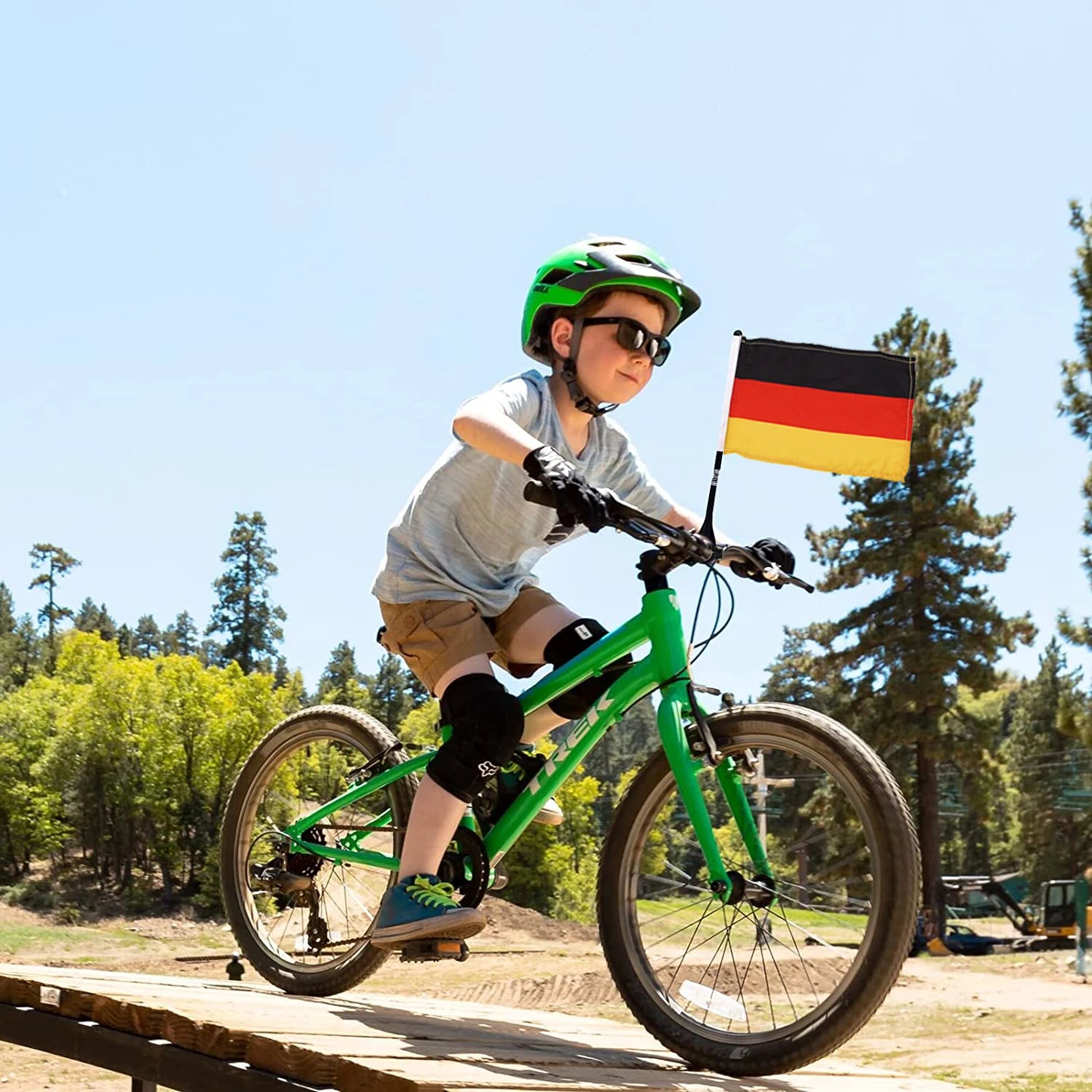 Stay Safe and Visible with Our Premium Custom Bicycle Flags Top-notch Quality and Small-sized for Perfect Fit Bike Flag