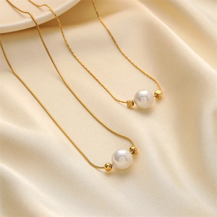 Wholesale New Titanium Steel Furnace Plated 18k Gold Trend Necklace Freshwater Pearl Necklace for Women