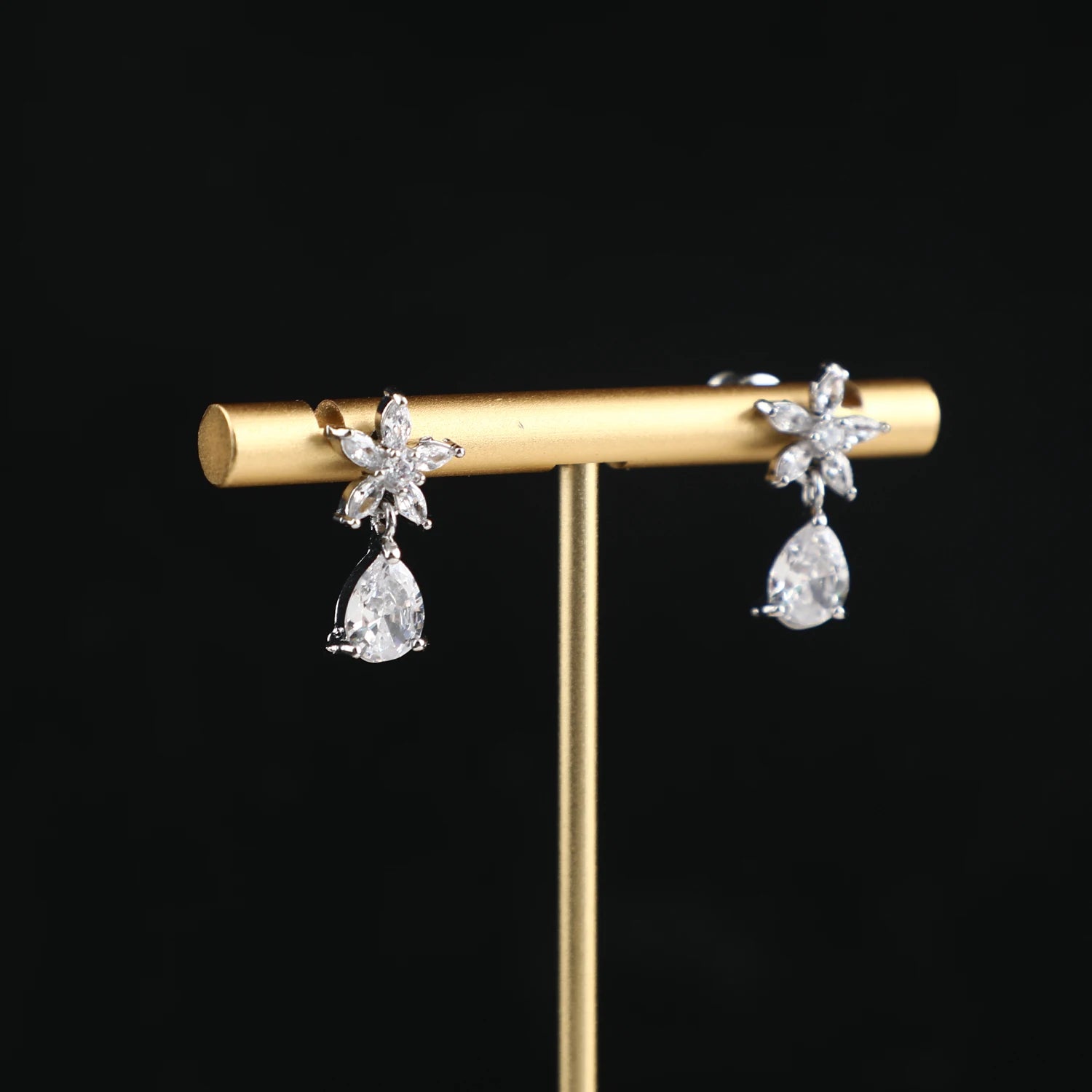 Fashion Korean Zircon Earrings Minimalist Tear Drop Small Earrings Women Wholesale