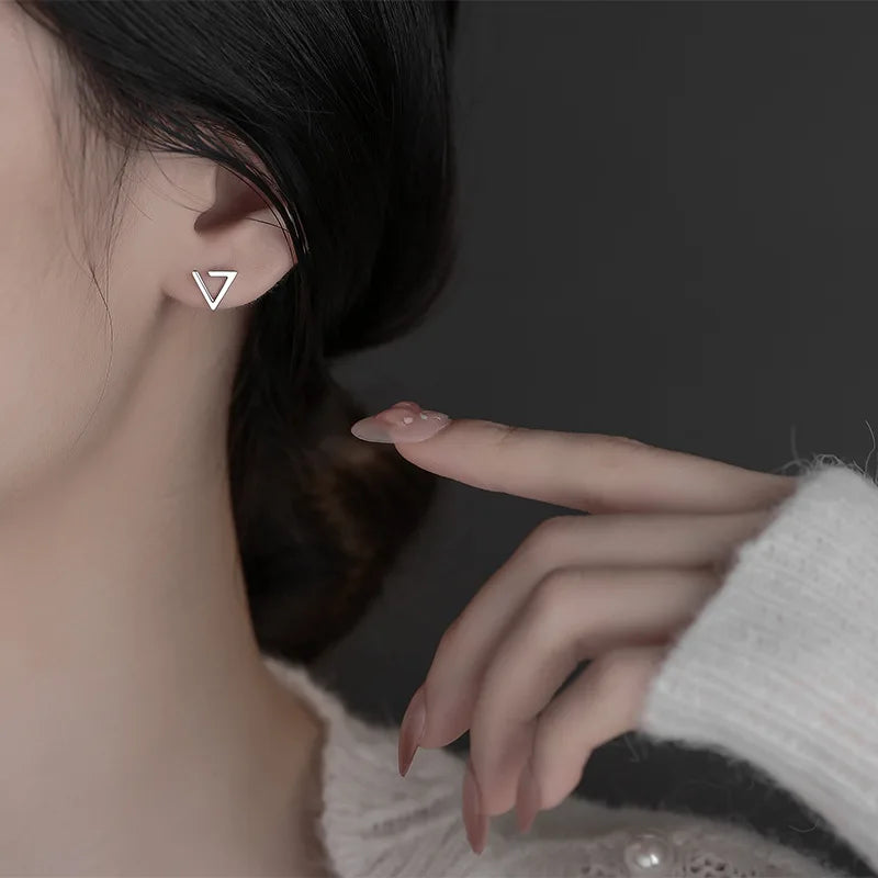 Fashion 925 Sterling Silver Jewelry Simple Hollow Triangle Stud Earring for Women