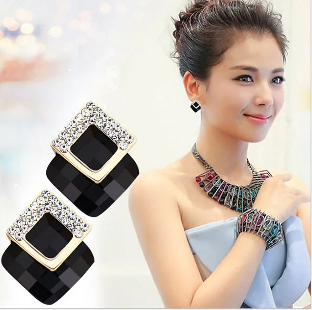 Top Quality Sparkling Clear CZ Women Korean Fashion Earrings Diamond-studded Crystal Small Stud Gold Rhinestone Earrings