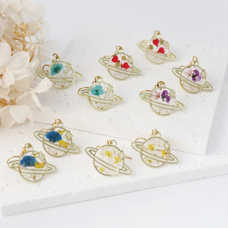 Delicate Planet Designs Dried Flower Earrings Transparent Resin Pressed Flower Dangle Earrings for Women and Girls