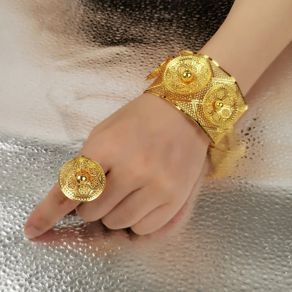 New Palace Style Hollow Out Alloy Yellow Gold Jewelry Set Circular Chain Cuff Bracelet Open Ring Luxury Charm Dubai Accessories