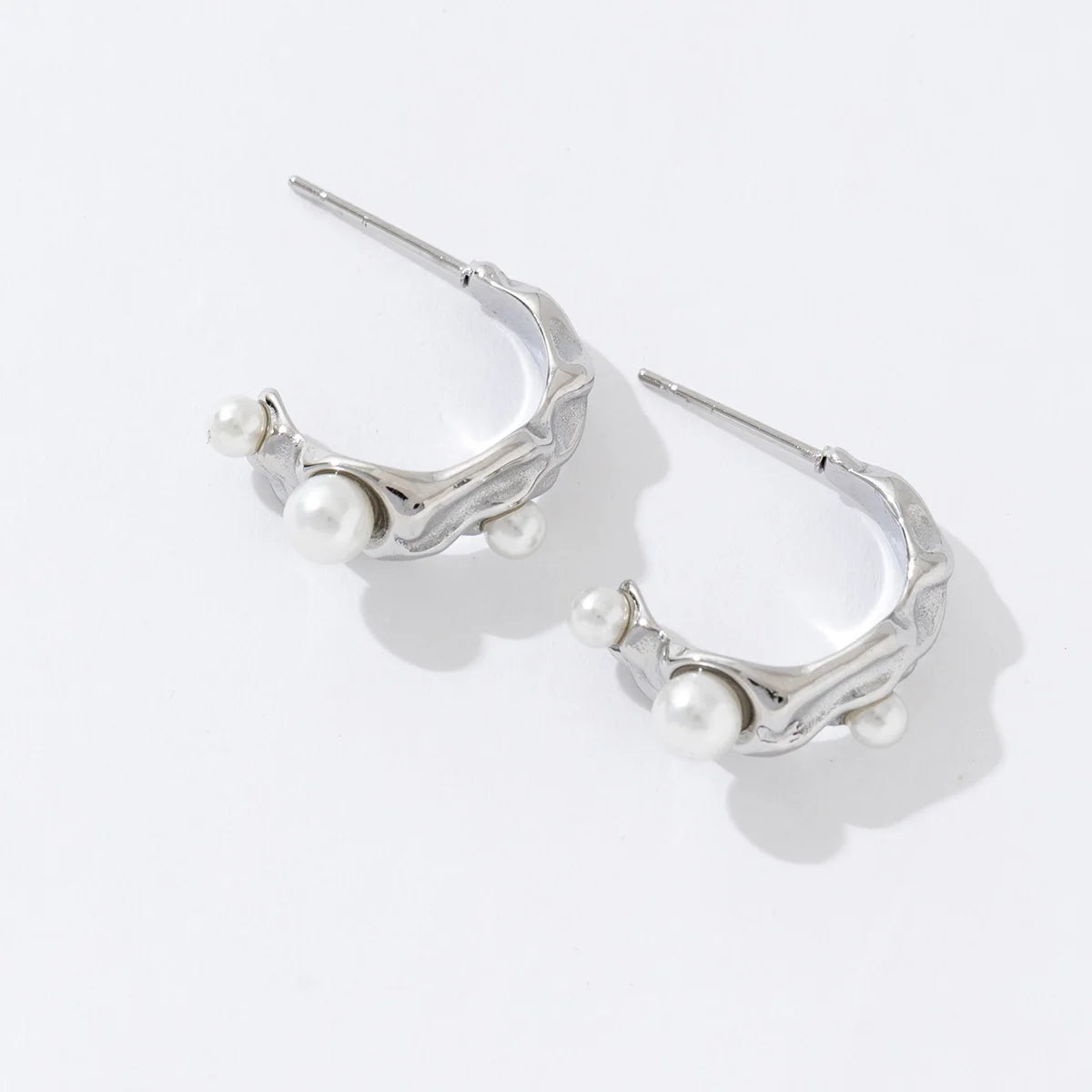 Vintage Pearl Inlaid Design Jewelry Non-Tarnish Stainless Steel Silver Plated Crumpled Texture Stud Earrings