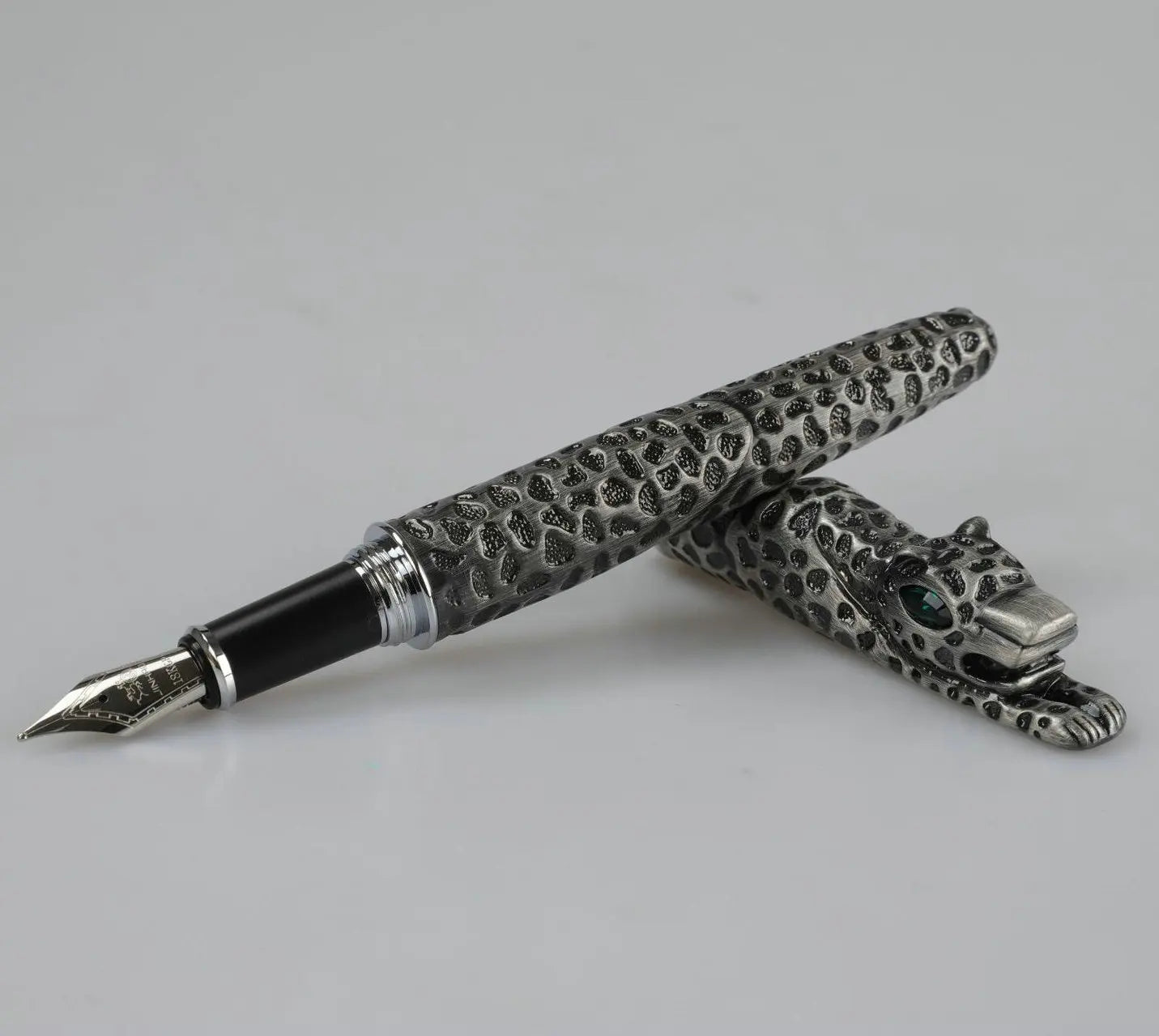 Jinhao Luxury Metal Antique Finish Ballpoint Pen New Design with Cool Leopard Pattern High Quality Heavy Gold Body Gifts for Men