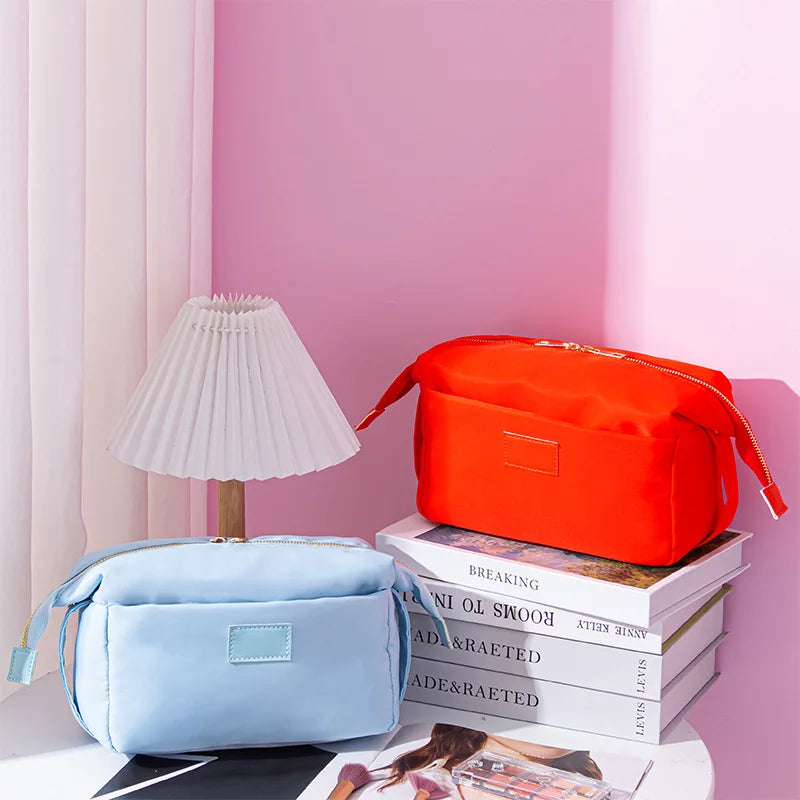 Top Rated Red and Blue Beautiful Puffy Teenage Portable Carry on Nylon Cosmetic Organiser Bag with Pockets