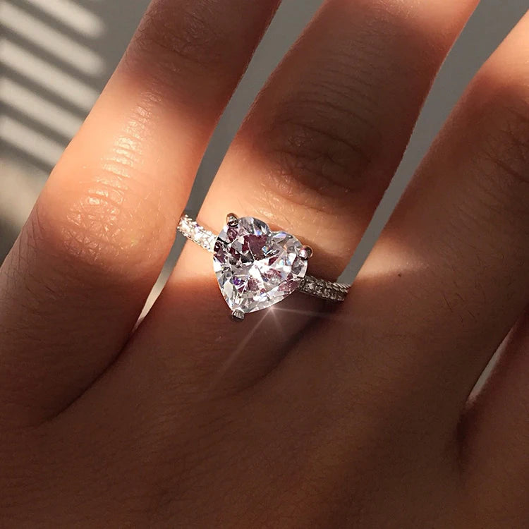 Huitan Sweet Crystal Clear CZ Heart Anillos Lovely Fashion Pure White Pink Diamonds Girls Women Silver Heart Rings