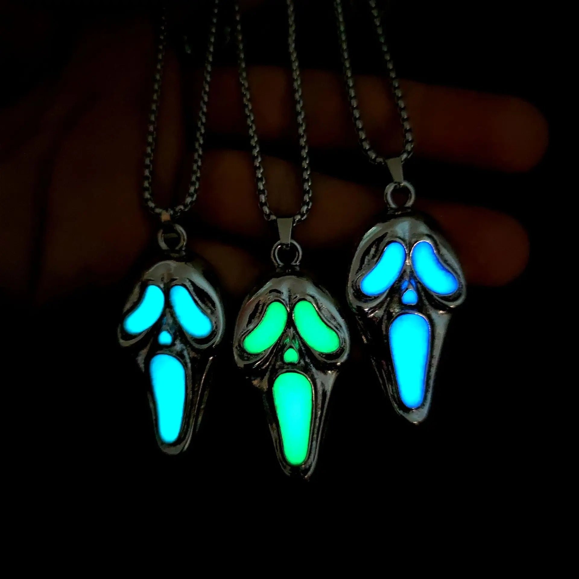Exaggerated Luminous Skull Mask Pendant Necklaces Glow in the Dark Hip Hop Necklace for Men Wholesale (KN5439)