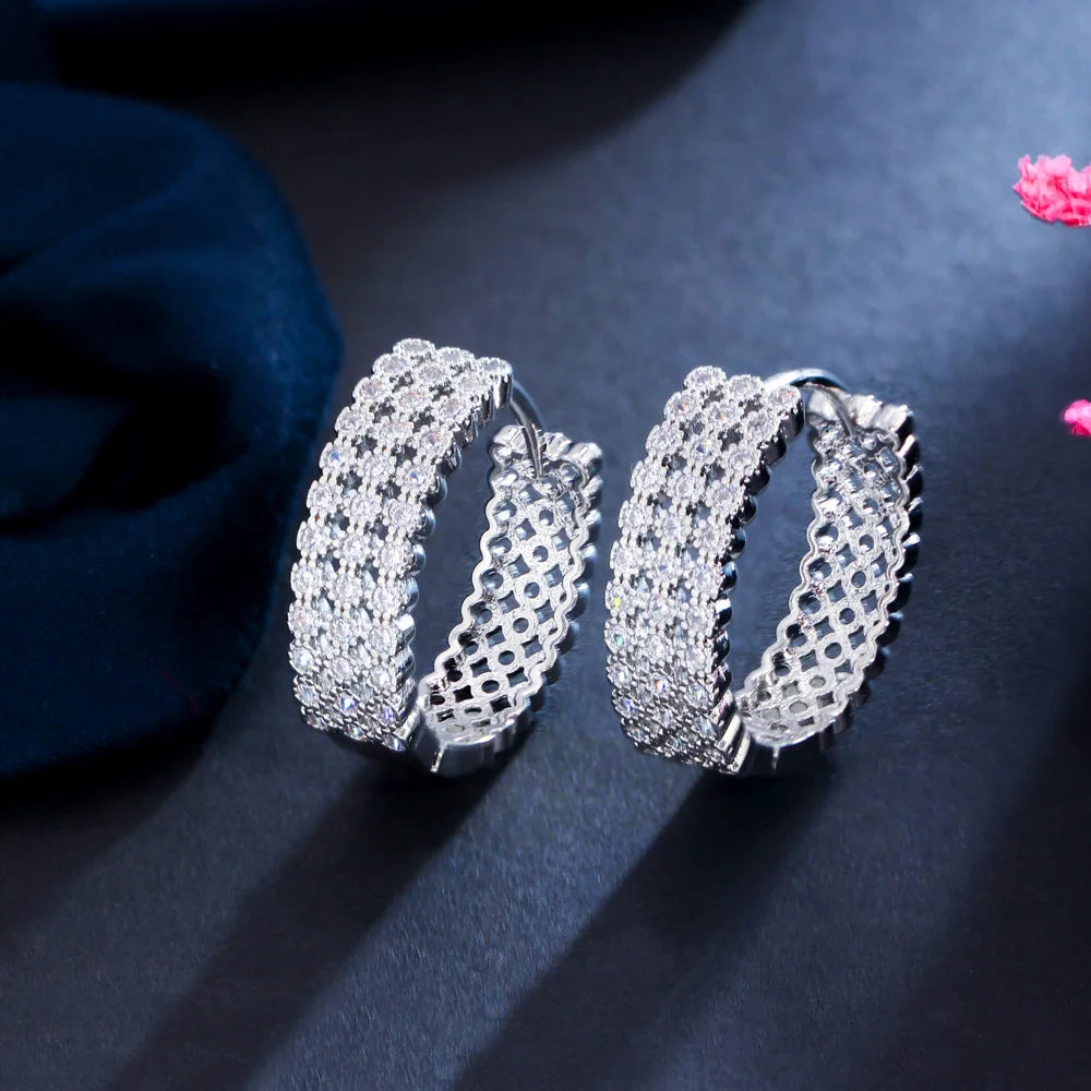 Korean Style Women Elegant Tri Row Round Cut Cubic Zircon Paved Simple Huggie Hoop Earrings for Wedding Party Lady Jewelry Gift