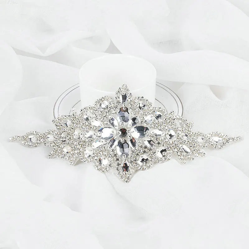 Wholesale 3D White Wedding Dress Crystal Belt Bling Rhinestone Trim Glass Material Bridal Dress Elegant Applique Accessories