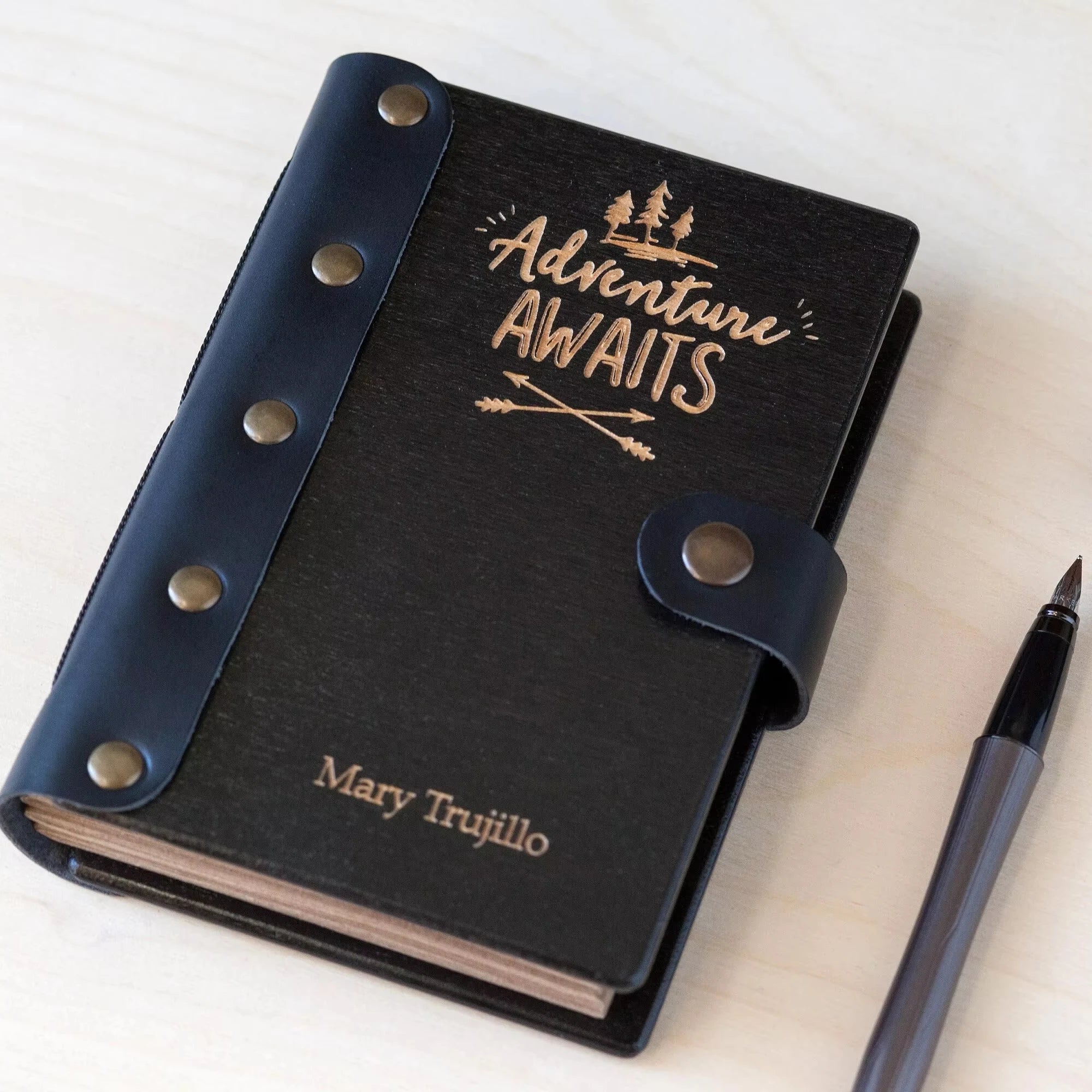 Wooden Personalized Diary Gift Travel Journal Custom Engraved logo A6 Wood Cover Diary Message with Leather Button Notebook