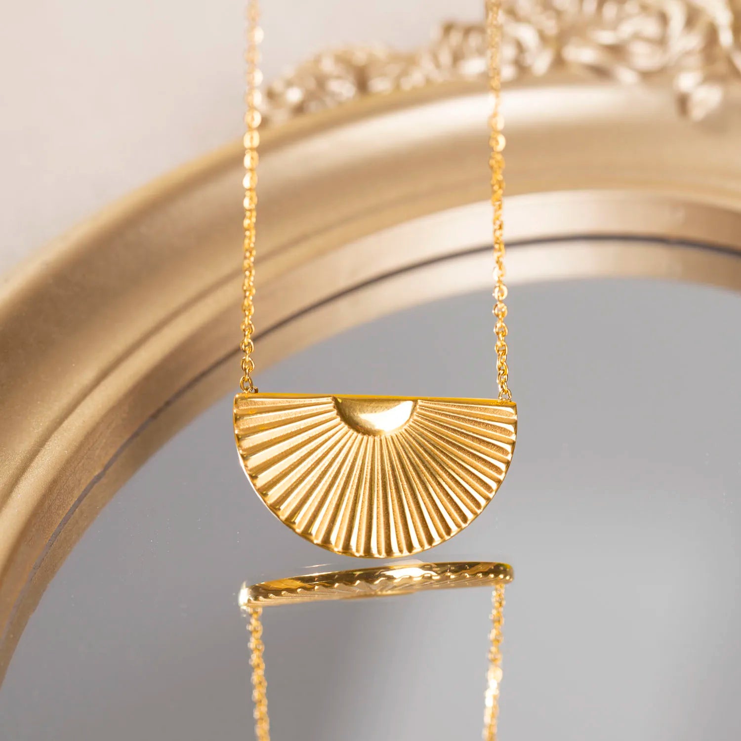 Dainty Textured Fan Shape Pendant 18k Gold Plated Stainless Steel Sunburst Semi-Circle Sunshine Pendant Necklace for Women
