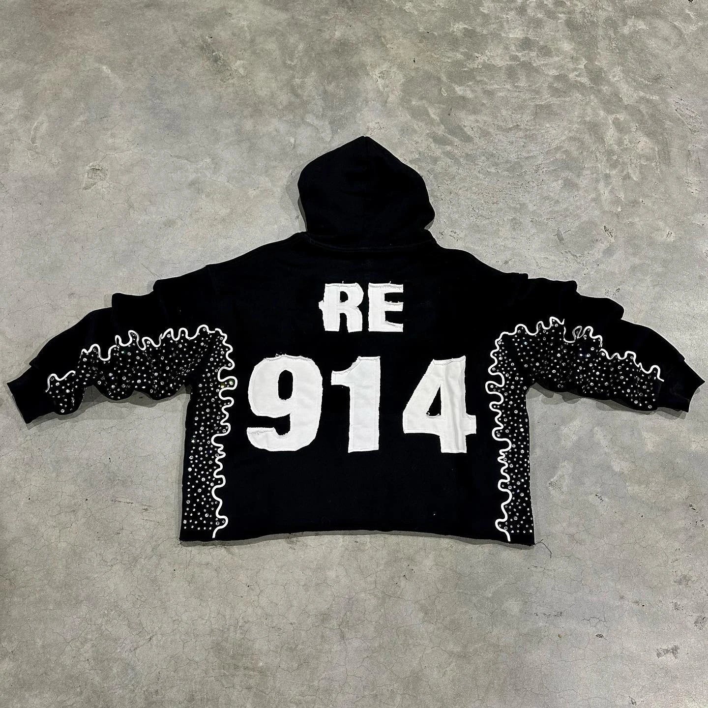 Men's Heavyweight Cotton Streetwear Hoodie Distressed Washed Design Rhinestone Embroidered Patch Boxy Cropped Raw Hem Style