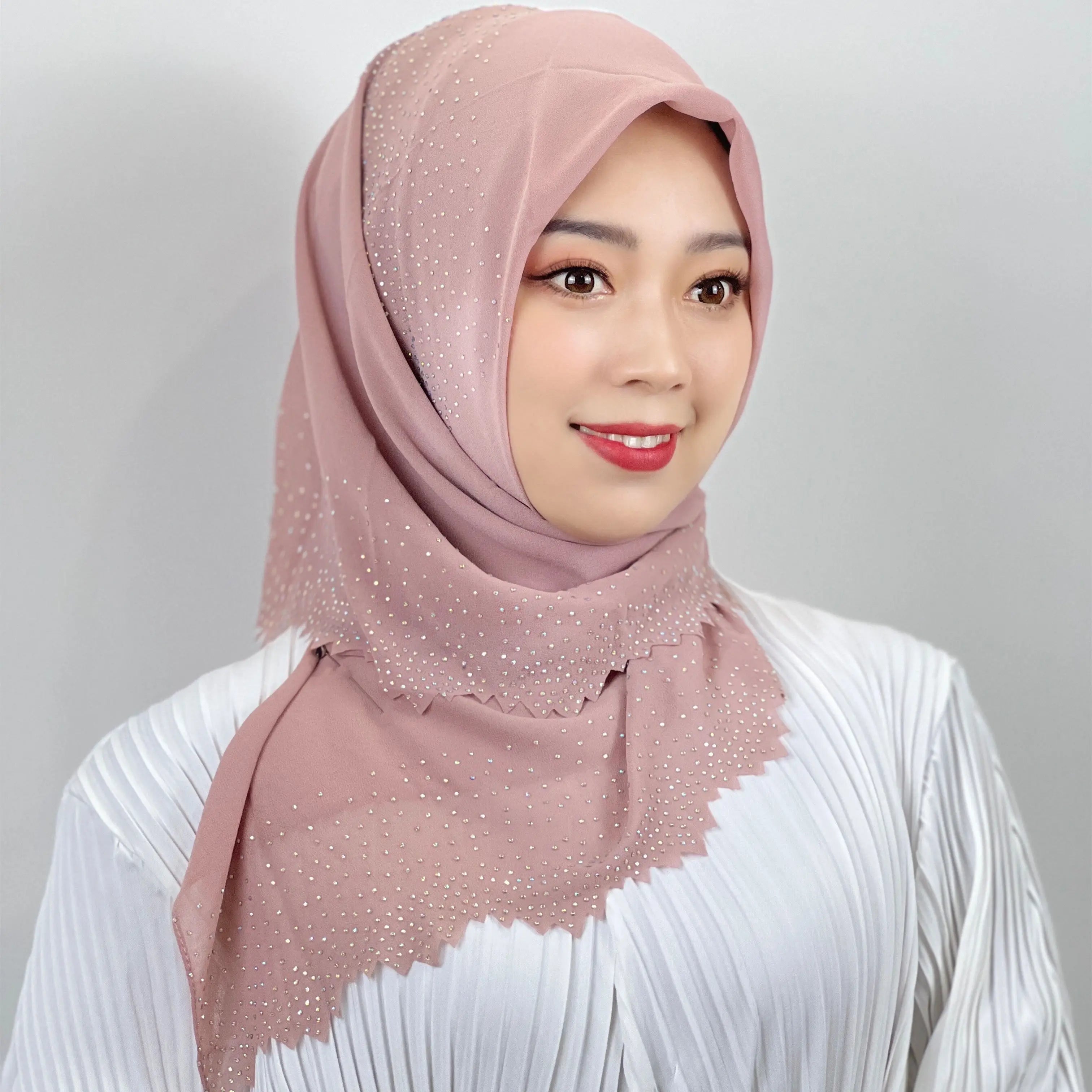Factory Wholesale in Cheap Price Solid Color Hijab Women Square Shape With Diamonds Lace Scarves Muslim Accessories