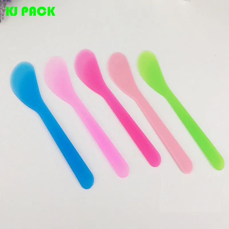 High Quality Soft Plastic Cosmetic Spatula Makeup Spoon for Cream with Different Colors and Materials