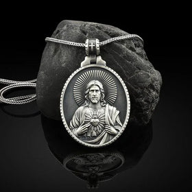 Europe and the United States Retro Men and Women Titanium Steel Pendant Necklace Light Luxury Design Jewelry