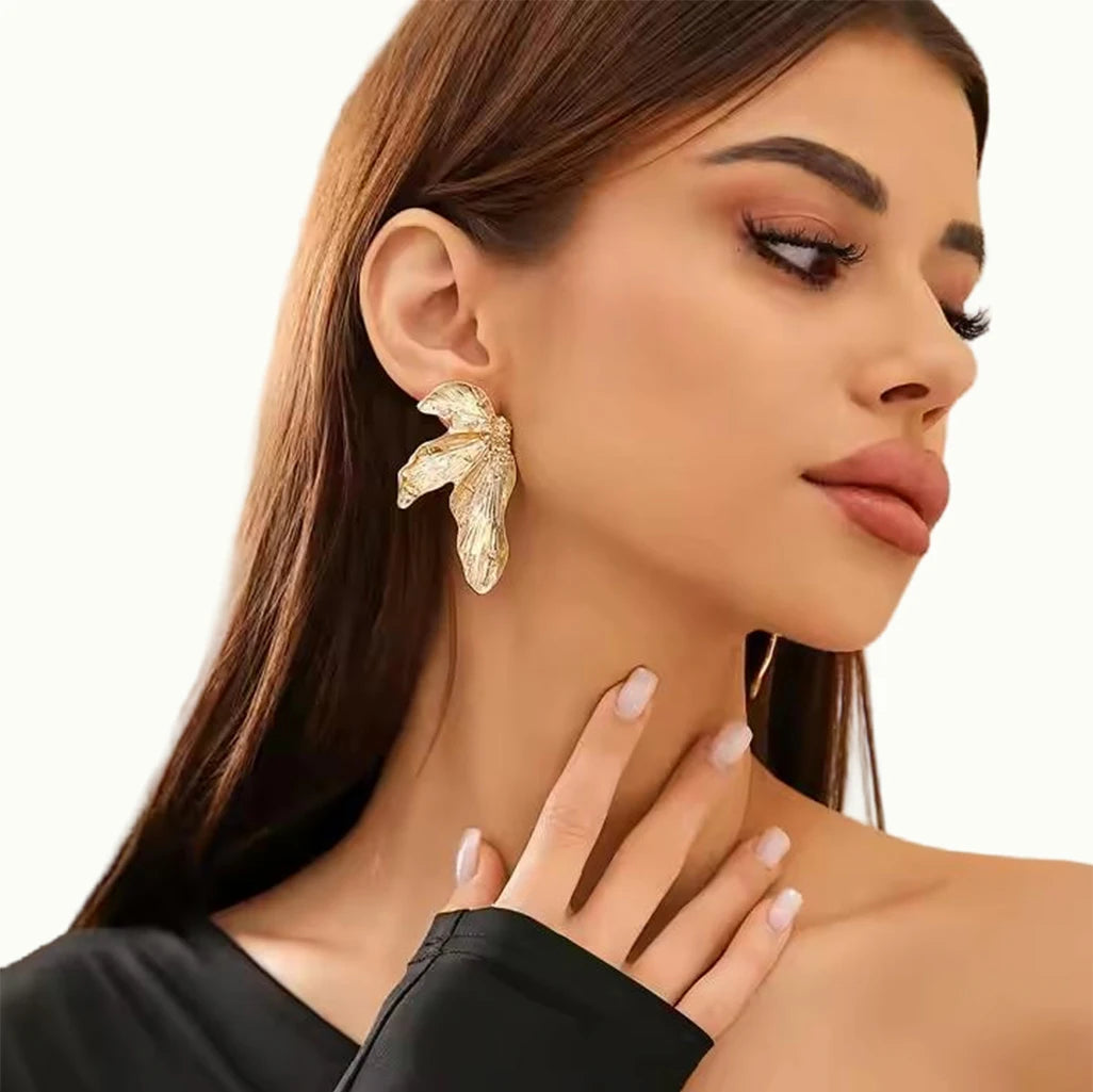 Designer Irregular Leaf Metal Stud Earrings for Women Fashion Ladies Street Statement Earrings Trendy Jewelry Accessories on Ear