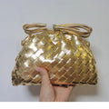 8913# Fashion Women Metallic Golden Hand Clutch Evening Bag Purse with Pu Lining Ladies Woven Cloud Pouch Bag for Wedding Party