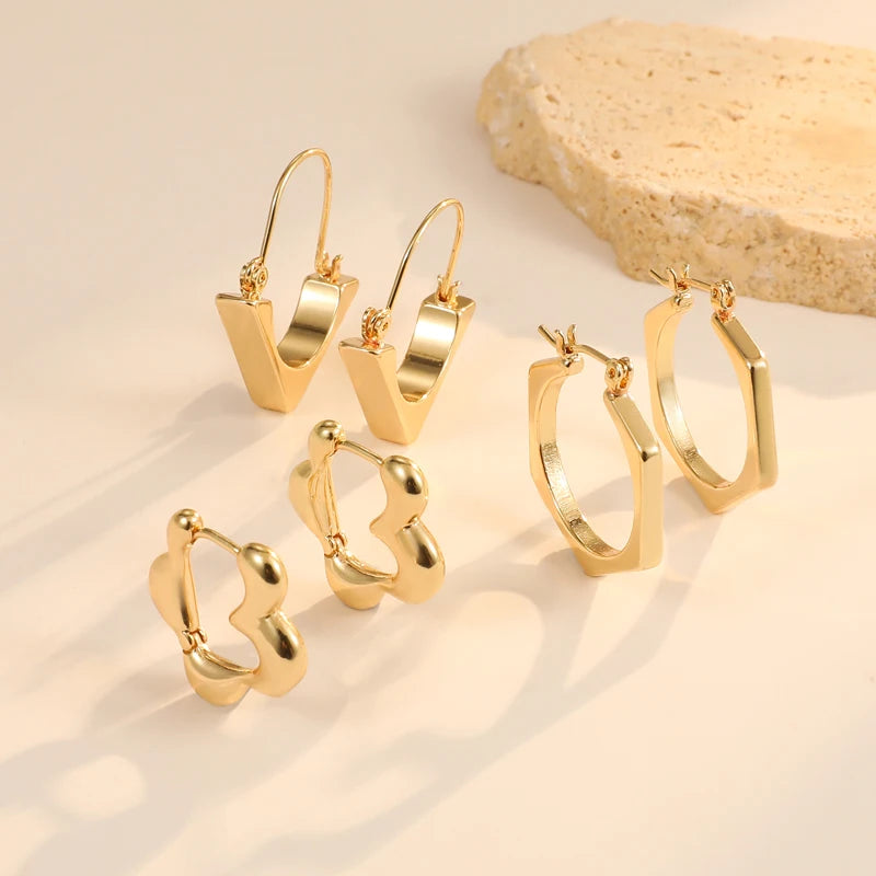Fashion Light Luxury Earring for Women Pentagonal Geometric Shaped Ear Hooks French Retro Gold Plated Earrings Wholesale