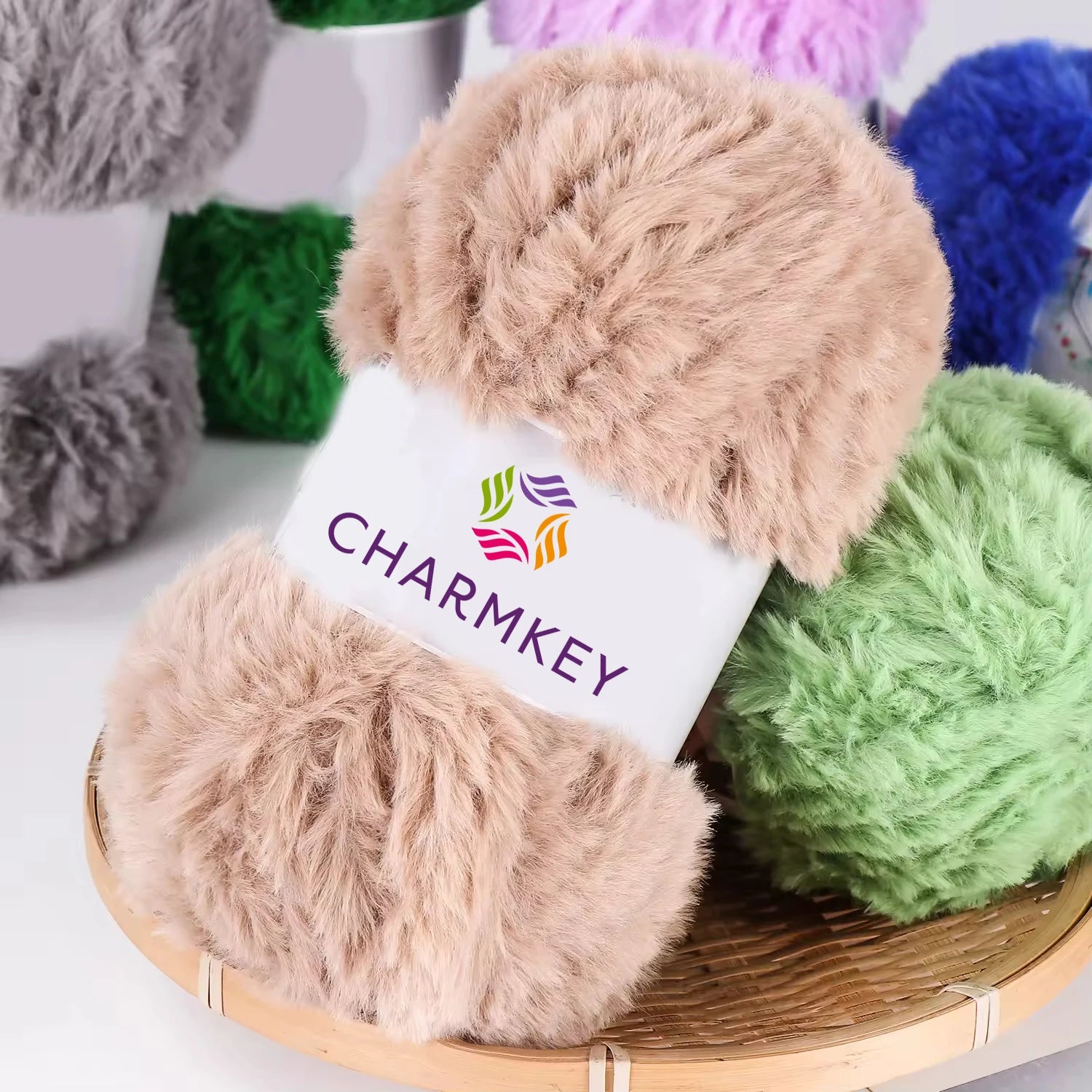 Charmkey Hot Selling Super Soft 100% Polyester Fancy Feather Fluffy Faux Fur Yarn for Hand Knitting and Making Bags