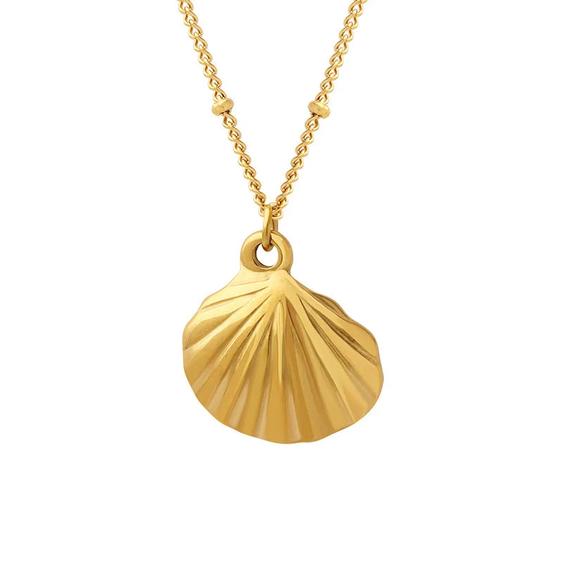Ivanda Summer 18K Gold-plated Stainless Steel Shell Pendant Necklaces Fashionable Link Necklaces for Beach Vacation