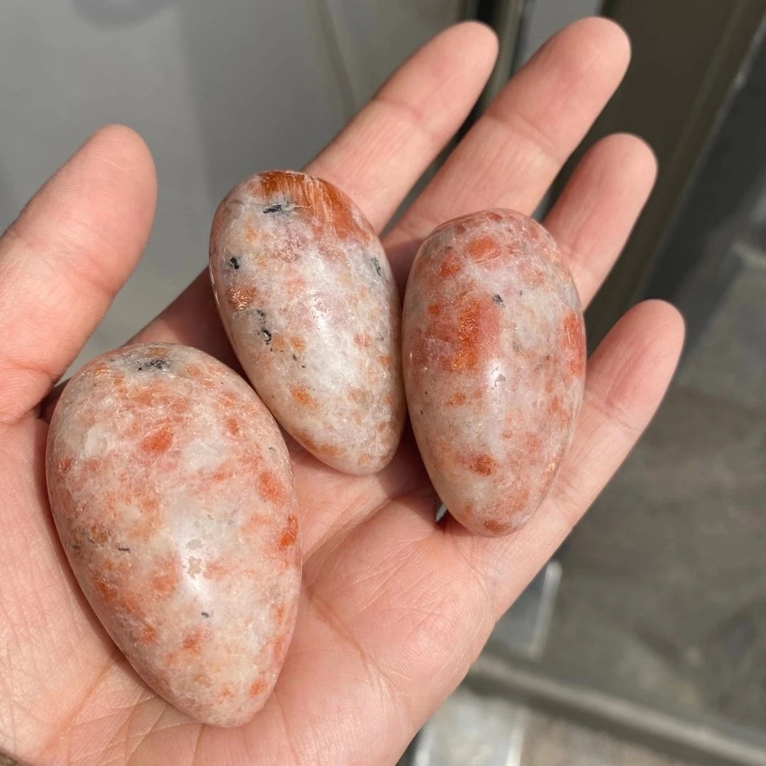 Wholesale Folk Crafts Healing Natural Crystals  Worry Stones Gold Sunstone Small Palm Stones Tumbled Stones