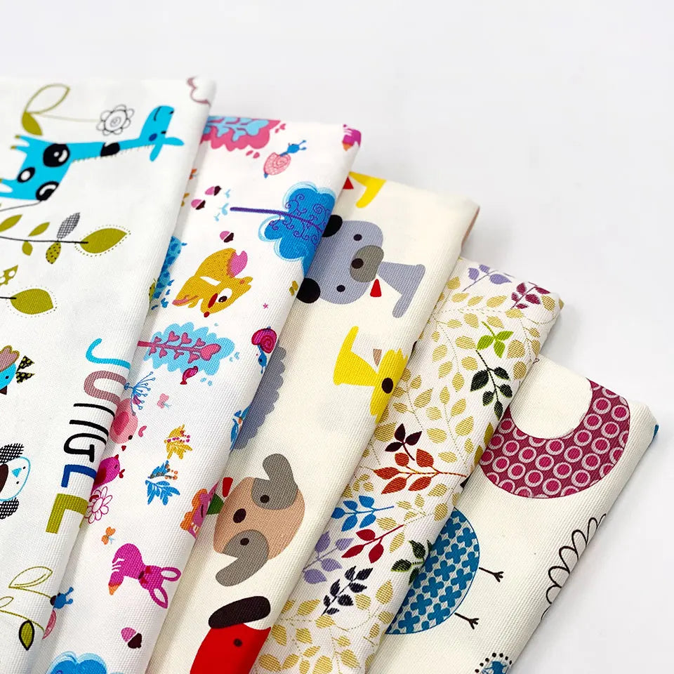 Wholesale Loq MOQ Custom 10oz 100% Cotton Duck Canvas Fabric Cartoon Printed Heavy Canvas Cover for Bags Garments