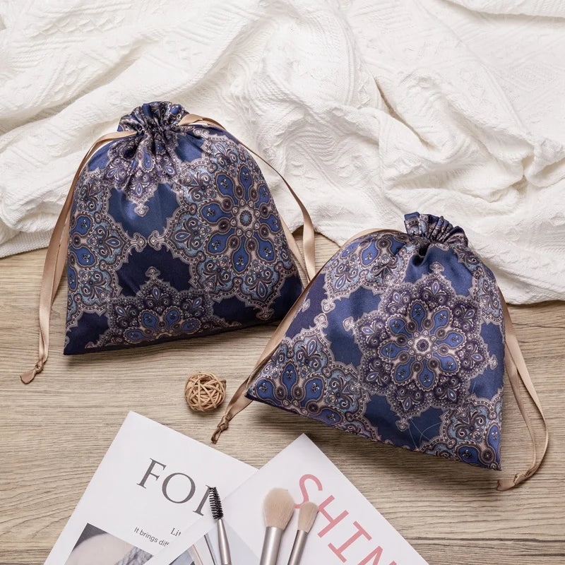 Eco-Friendly Custom Logo Satin Patterned Pouch for Pajamas Soft Silk Drawstring Pouch for Wigs Dust Pouch Packaging for Pants