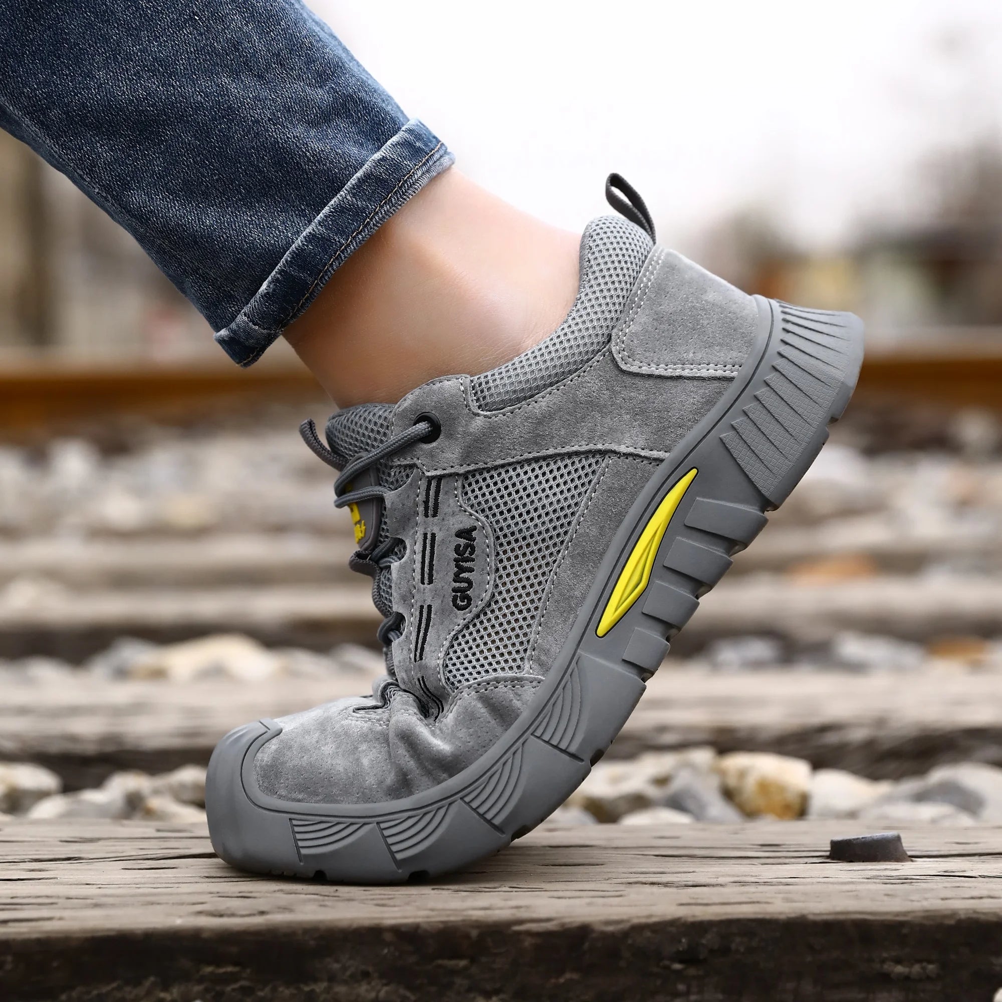 GUYISA Men's 10KV Safety Shoes Winter Insulated Breathable Safety Shoes for Work in Extreme Temperatures