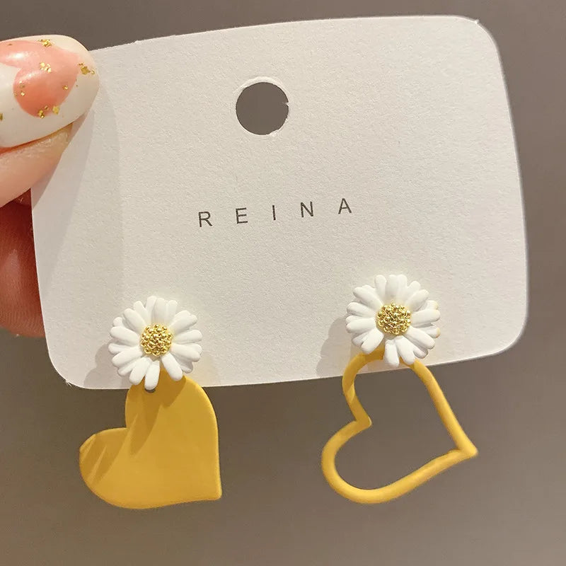 Fashion  Asymmetric Plastic Hollow Peach Heart Bijoux White Daisy Flower Aesthetics Accessories Sunflower Love Heart Earrings