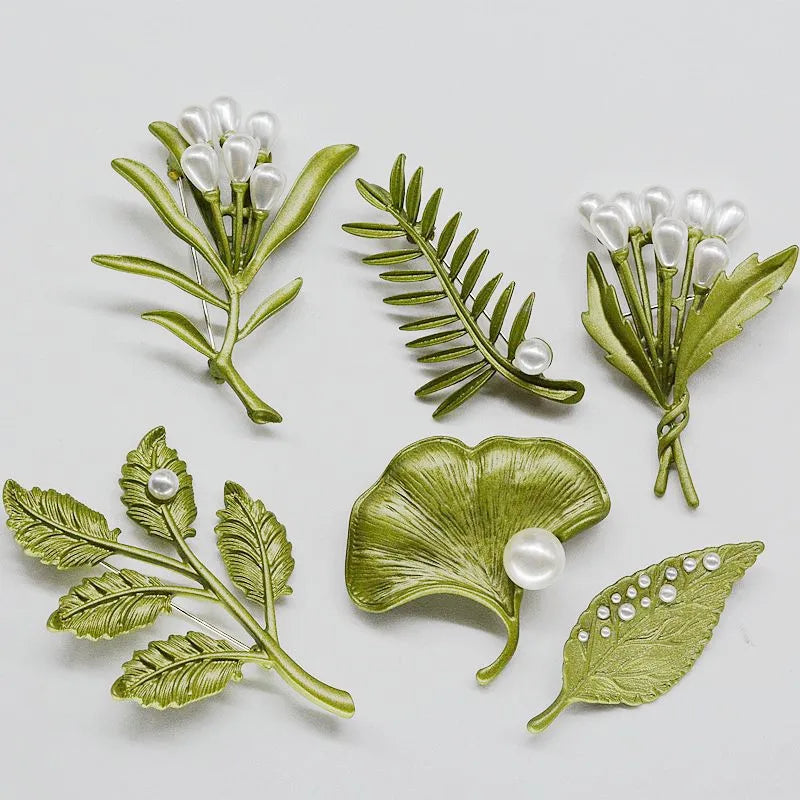 Creative Fresh 3D Leaf Pearl Brooch - Fashionable Floral Lapel Pin for Women Collar Pin High-end Clothing Accessory