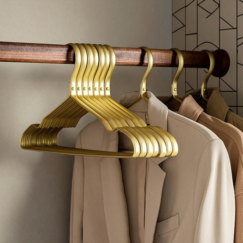 2pcs Custom Fashion Design Gold Aluminum Cloth Hangers 5" X 5" 1mm Dimensional Tolerance Wardrobe Black Alloy Trunk Hangers