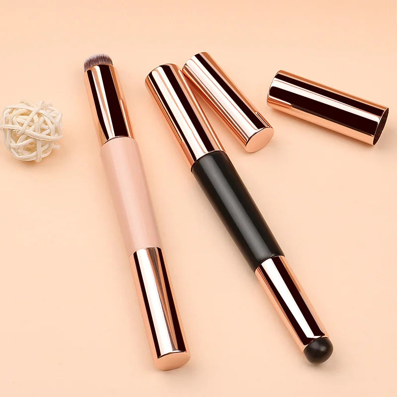 Double-Headed Silicone Lip Brush with Cover Cap Concealer & Fingertips-Q Soft Lipstick Makeup Brushes Single Makeup Brush