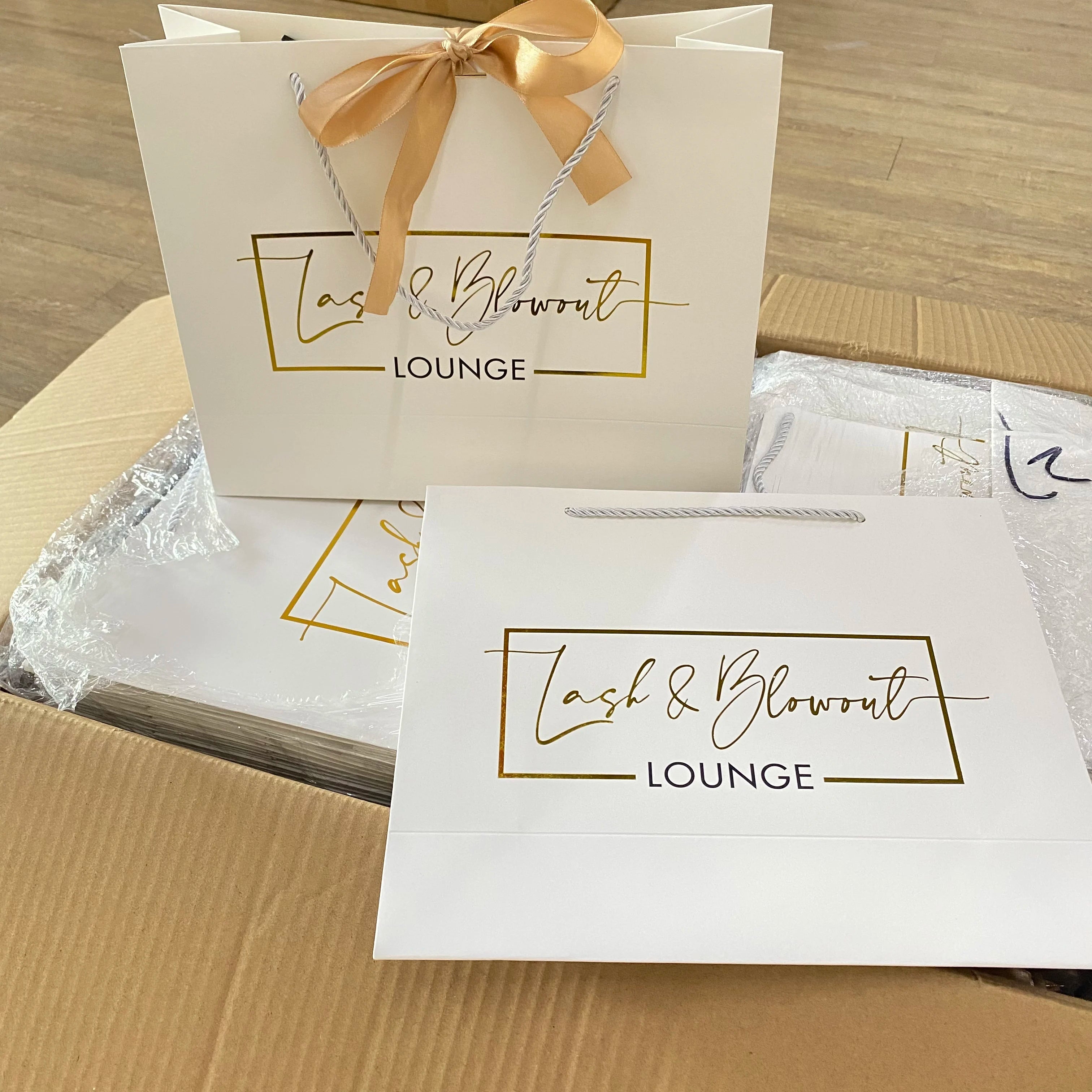 Customized Classic Art Paper Bags for Clothing Fashion Accessories Ribbon Logo Business Personal Gift for Shoes Socks Fur