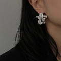 SC Hot Selling Vintage Women Earrings Special Designed Silver and Gold Plated Earrings Dark Style Flower Stud Earrings