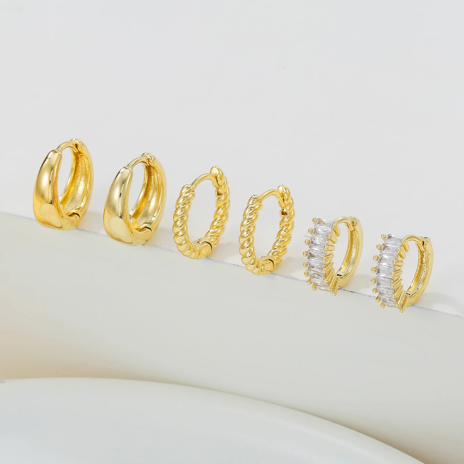 6Pcs Sophisticated Huggie Hoop Earrings 18K Gold Classic Style for Business Wear and Casual Outfits Jewelry Set