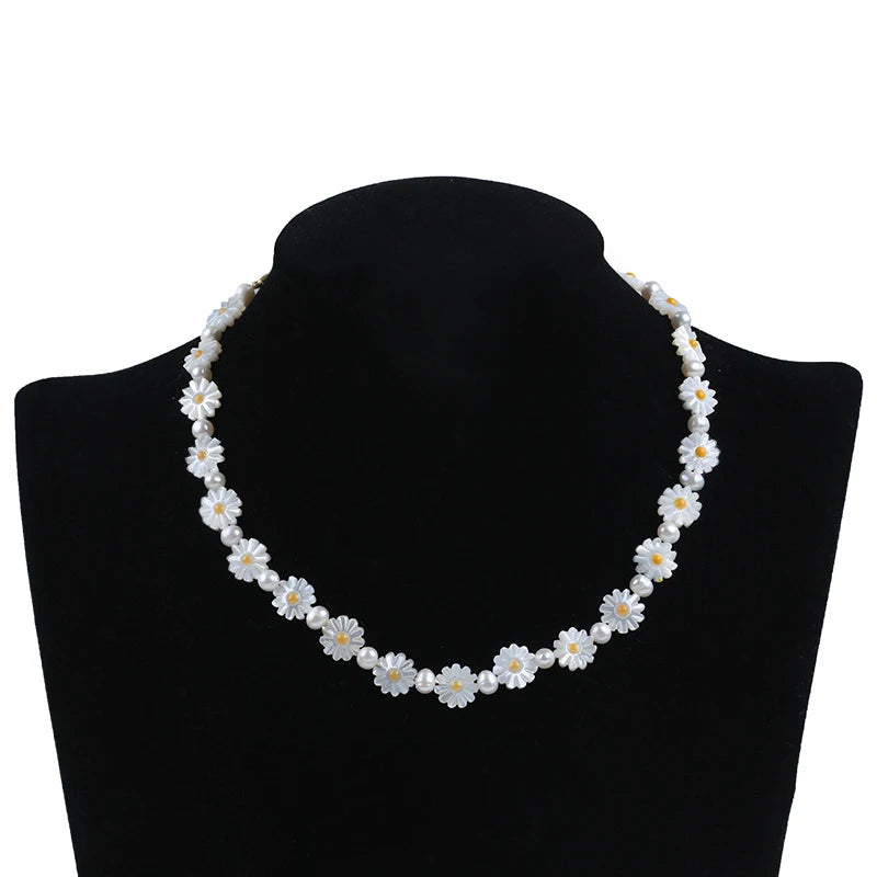 Zhuji 2023 Latest Little Daisy Flower Shape Necklace for Mother's Day Wedding & Anniversary Gifts