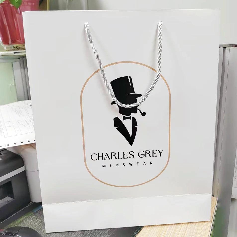 Custom Luxury Santa Pattern Paper Gift Bags Small Medium Large Size Luxury Shopping Paper Bag for Christmas Promoting