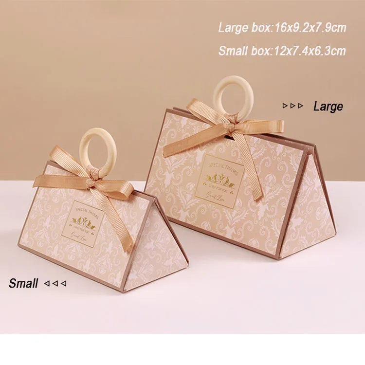 Portable Hand Triangular Wedding Ring Gift Box Pretty Ribbon Design UV Coating Matt Lamination for Candy Chocolate Food