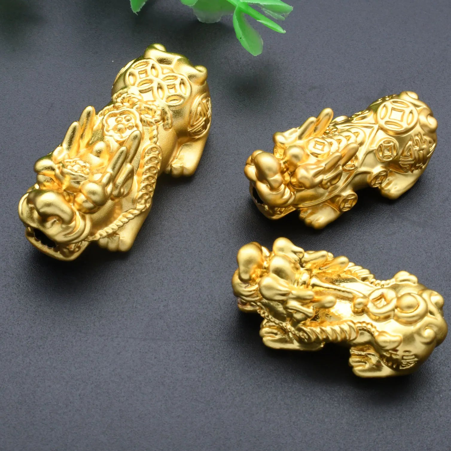 Nickel Free 3D Gold Plating Chinese Feng Shui Pi Xiu Good Luck Money Pixiu Connector for DIY Bracelet Making