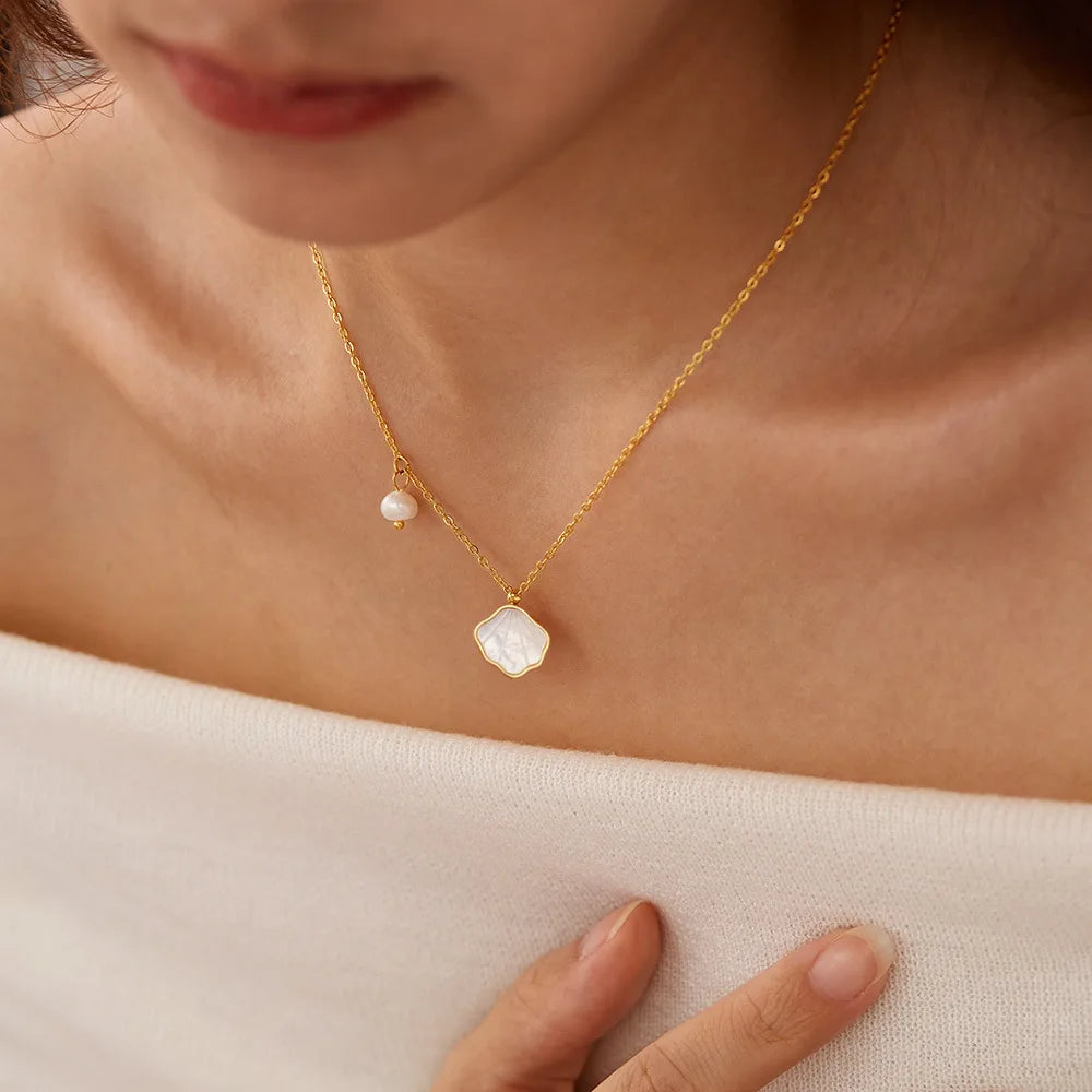 Ilona Vintage White Shell Pendant Necklace Gold Plated Stainless Steel with Pearl Charm for Women's Party Outfit